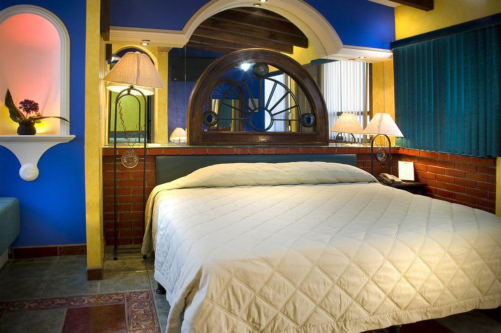 Estanza Hotel & Suites Morelia Exterior foto