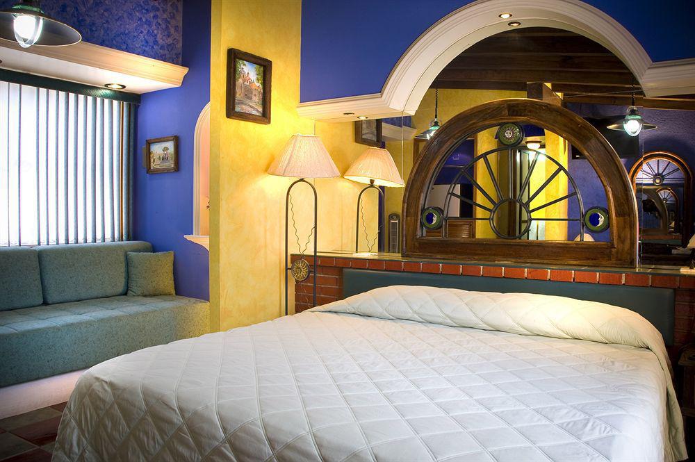 Estanza Hotel & Suites Morelia Exterior foto